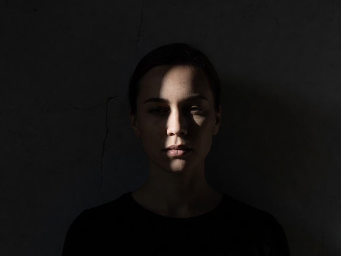 Portrait with side light revealing the shape of the cheek while the far side falls into shadow
